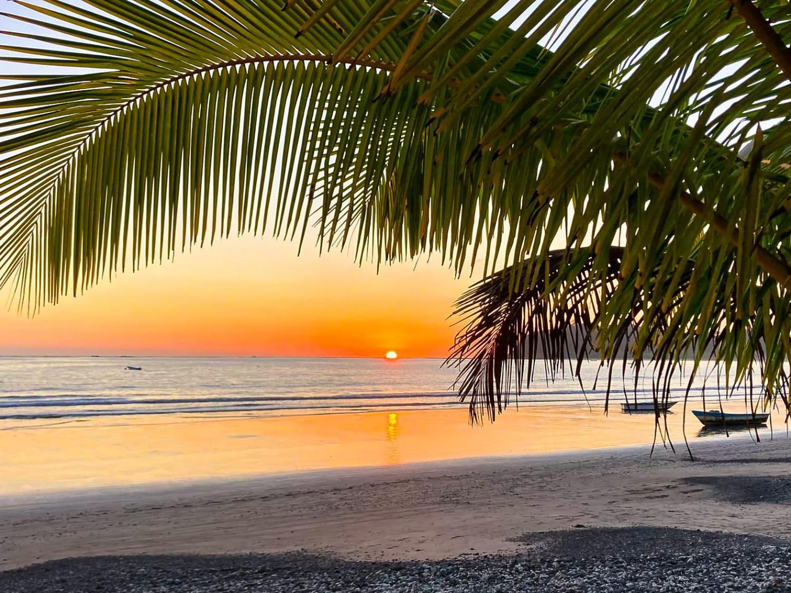 Fenix Hotel - On The Beach Самара Экстерьер фото